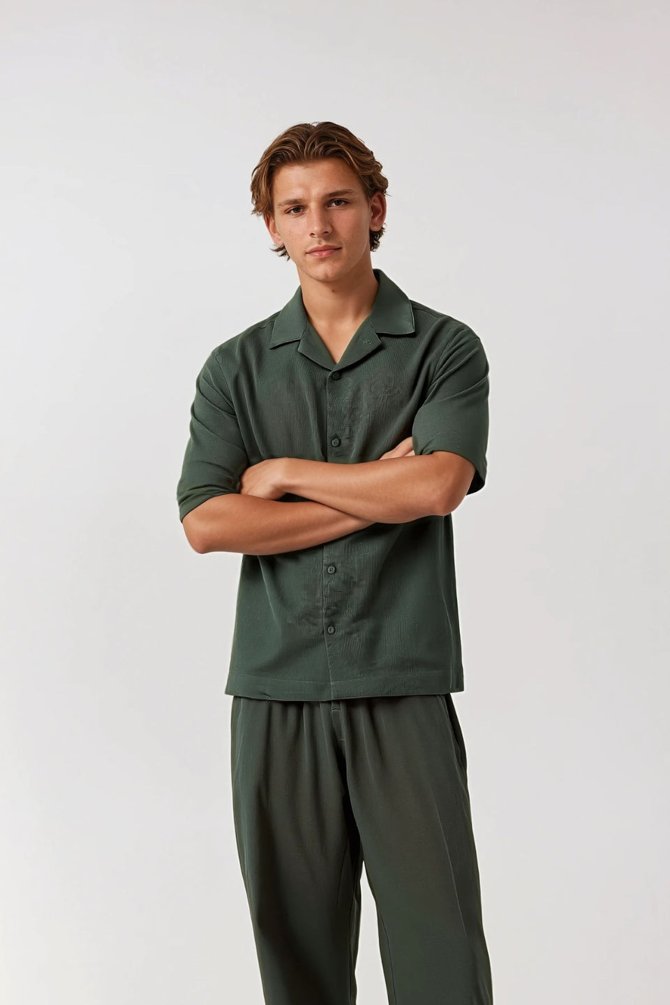 Linen shirt buttons army green