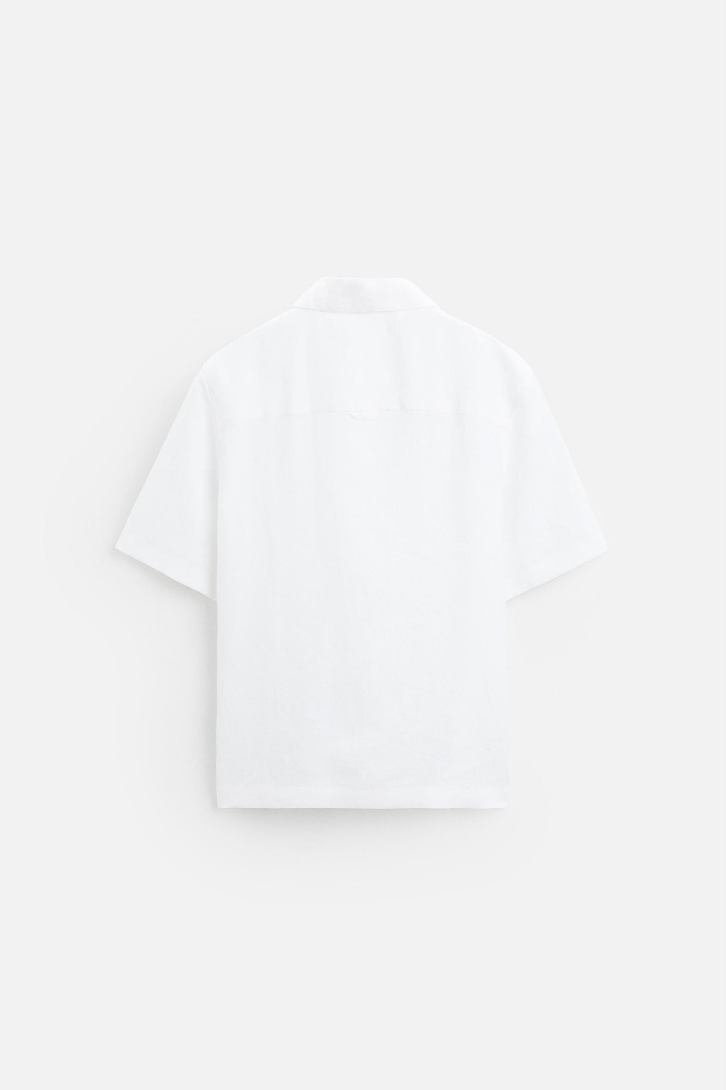 Linen shirt buttons white